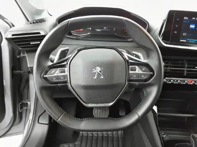 Peugeot 208 puretech 100 s&amp;s eat8 — photo 12
