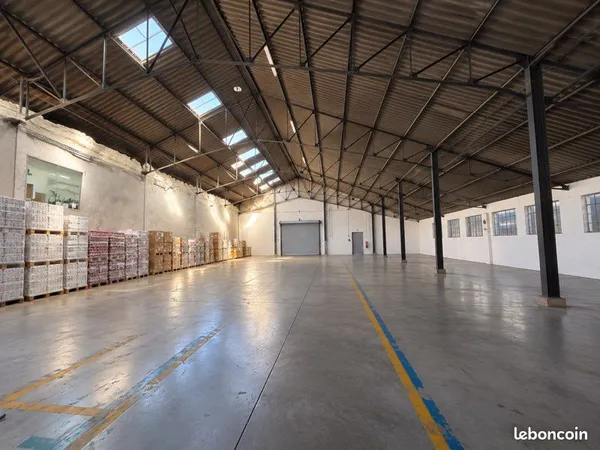 Entrepôt 500m2 avec possibilité bureaux
