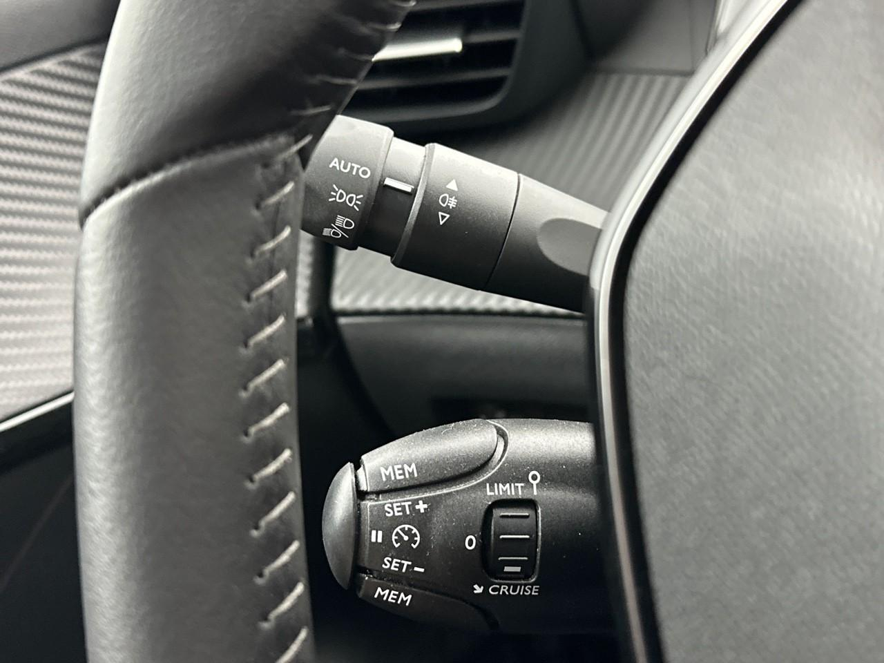 Peugeot 208 puretech 100 s&s bvm6 style — photo 17