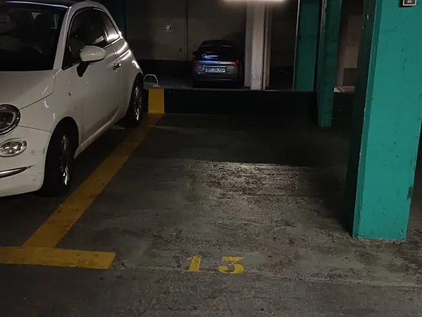Loue parking 8m²