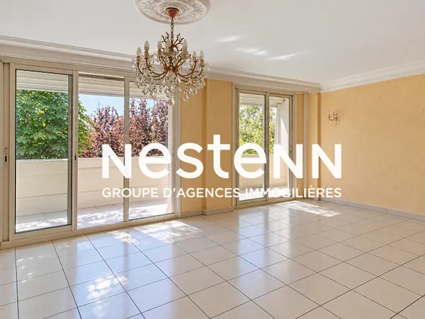 Appartement Bron T4 avec balcon, cave et ascenseur - 2 Chambres - Donnant sur Parc des ESSARTS - 695