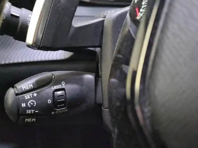 Peugeot 208 puretech 100 s&amp;s eat8 — photo 27