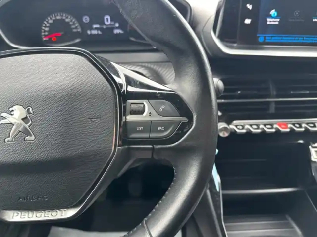 Peugeot 2008 1.2 puretech 100ch s&amp;s active — photo 16
