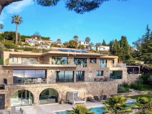 SUPERBE VILLA À MOUGINS, AVEC VUE MER