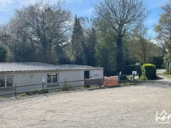 Local commercial 240 m²