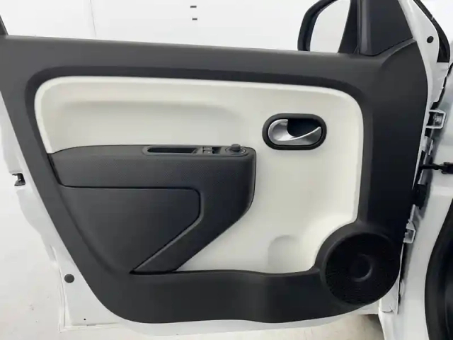 Renault Twingo iii e-tech — photo 20