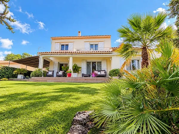 Très belle villa au calme avec vue dégagée et prestations haut de gamme