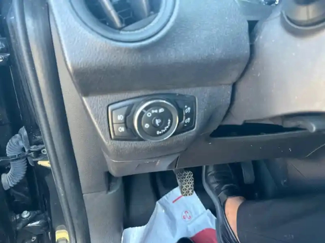 Ford Transit Courier fourgonnette 1.0e 100ch stop&amp;start trend — photo 20