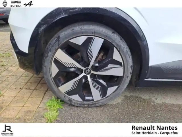 Renault Megane e-tech electric ev60 220ch techno optimum charge — photo 9