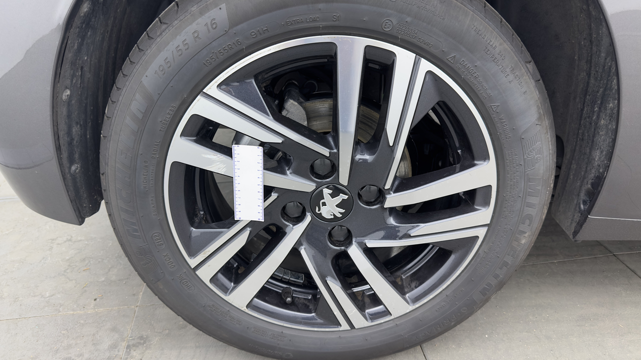 Peugeot 208 PureTech 100 S&amp;S EAT8 — photo 47