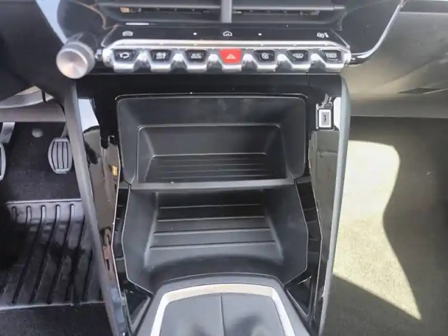 Peugeot 208 turbo 100 ch bvm6 — photo 15