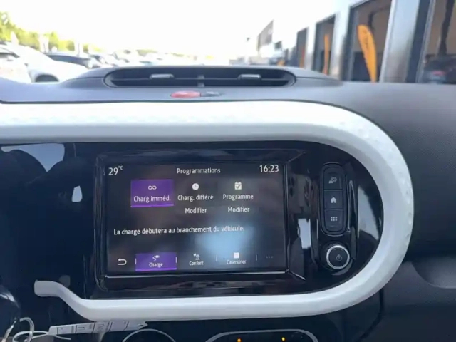 Renault Twingo iii e-tech — photo 40