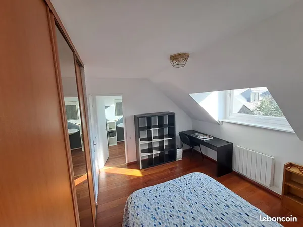 Chambre meublée de 13m2 avec salle de bain privative de 5m2