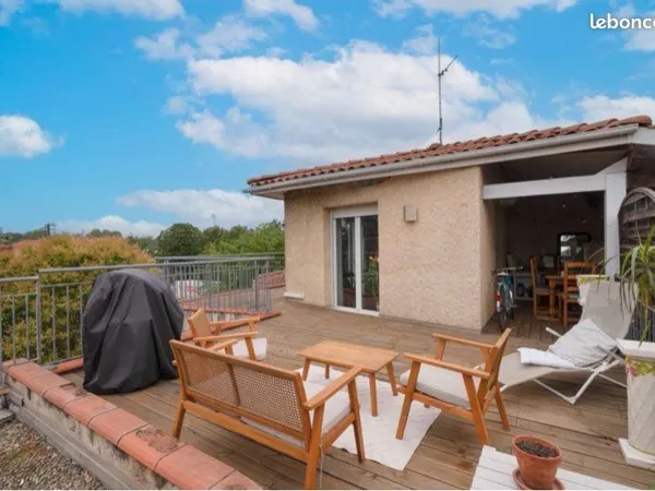 T2 d'exception - Dernier étage avec terrasse de 71 m² et 2 parkings