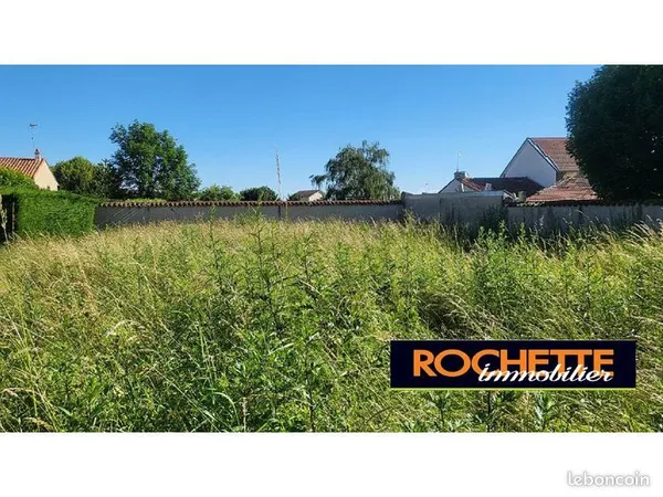 Terrain 600 m² Chalain Le Comtal