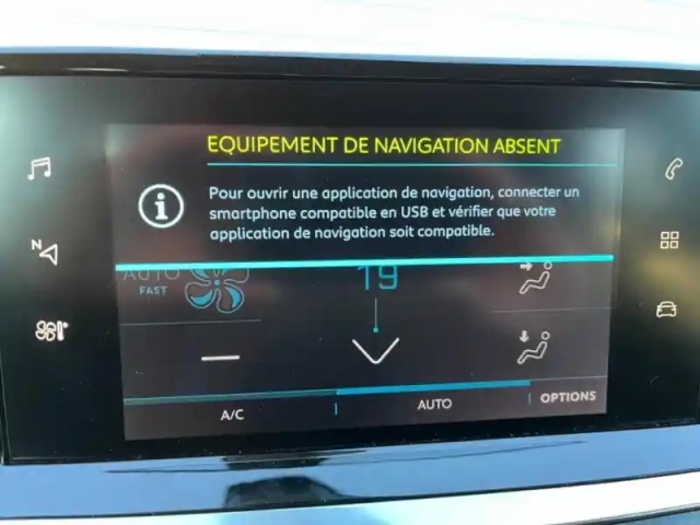 Peugeot 2008 e- 136ch style — photo 14