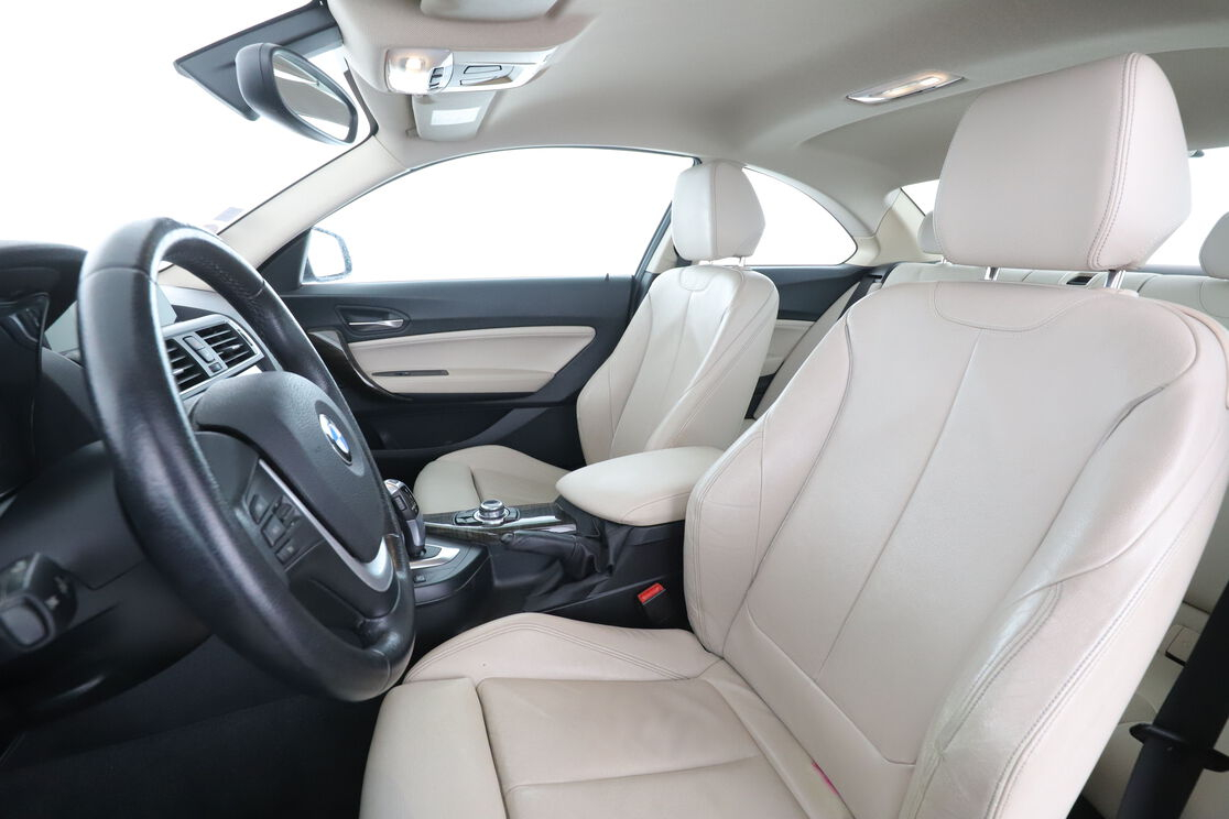 BMW Série 2 Coupé 220i Luxury BVA8 — photo 9