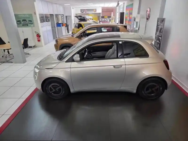 Fiat 500 e 118ch giorgio armani collectors edition my25 — photo 5