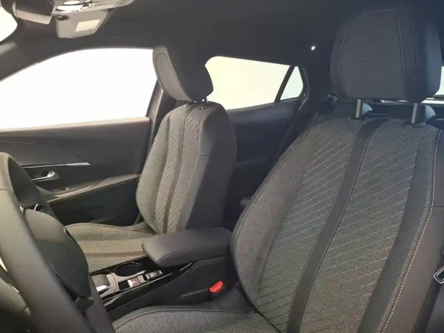Peugeot 2008 electrique 54 kwh 156 ch — photo 19