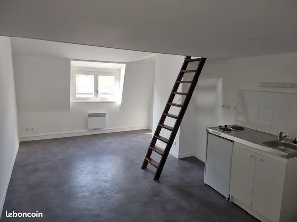 Beau studio avec mezzanine