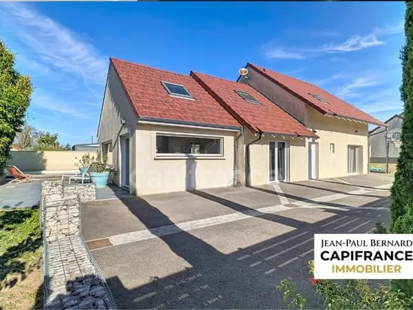 Châtenoy-En-Bresse (71) maison récente à vendre de 158 m² terrain de 1073 m² piscine chauffée Pergol