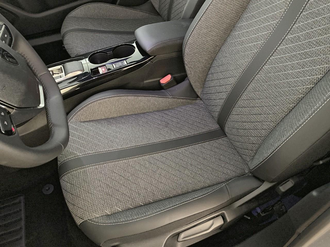 Peugeot 2008 hybrid 145 ch e-dcs6 allure — photo 9