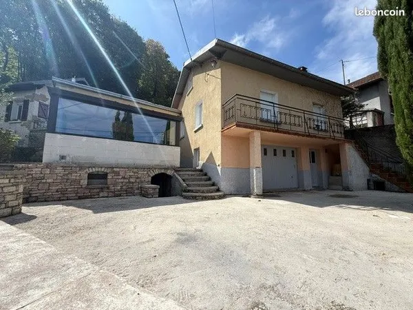 Maison à fort potentiel aux portes du centre-ville avec vue sur le Doubs et la Citadelle