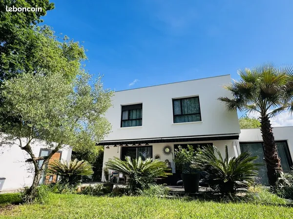 Propriété 5 pièces 160 m²