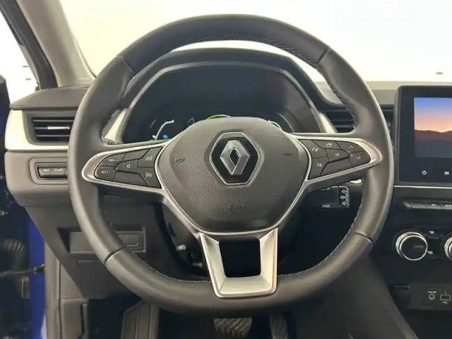 Renault Captur e-tech 145 - 21 — photo 24