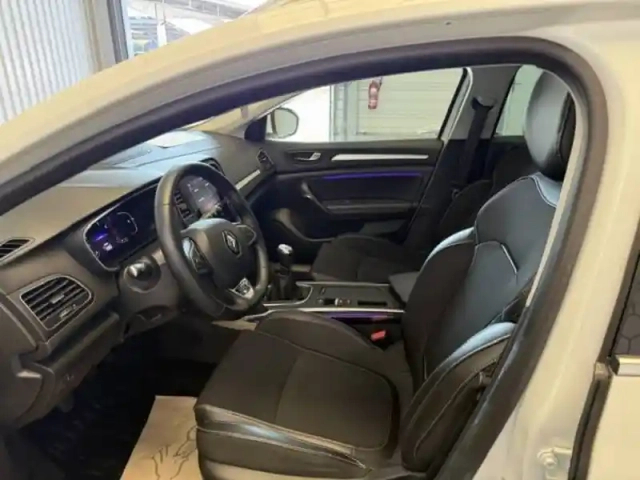 Renault Megane iv estate tce 140 — photo 37