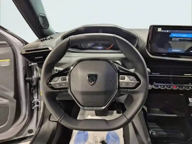 Peugeot 2008 hybrid 145 e-dcs6 — photo 9
