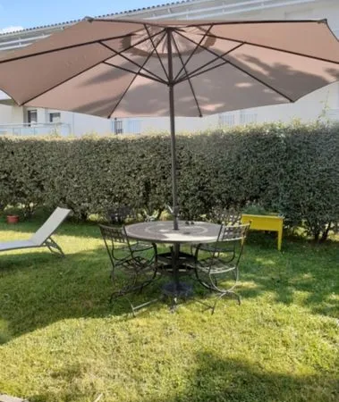 Apparemment avec jardin et parking privé
