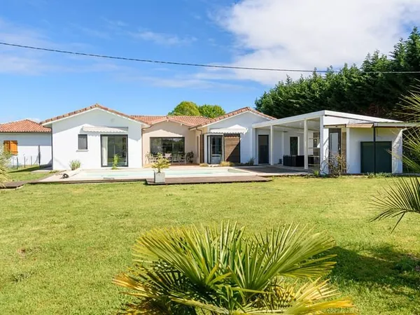 SUPERBE VILLA AVEC PISCINE