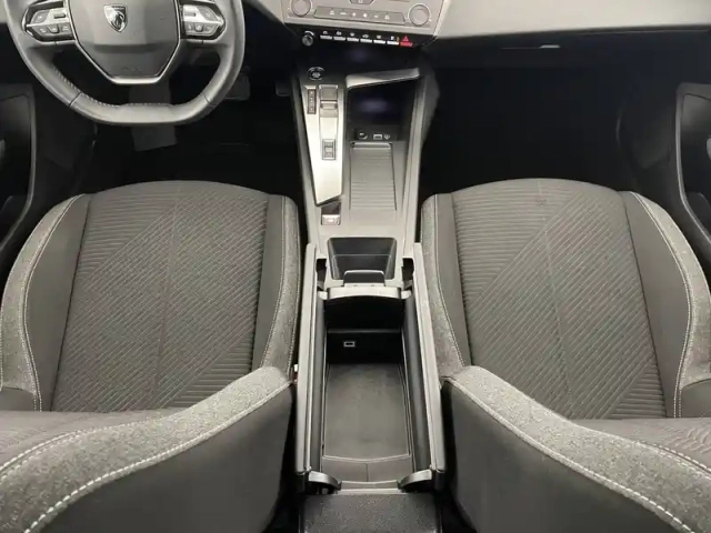Peugeot 308 phev 180 e-eat8 — photo 31