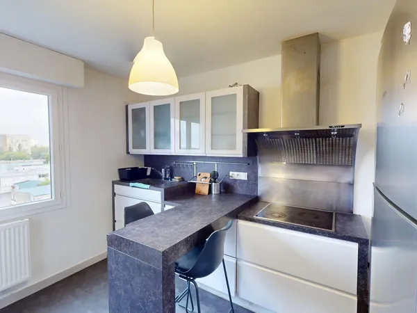 Propose 2 chambres dans colocation de 3 étudiants Rennes