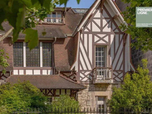 Maison 7 pièces 230 m²