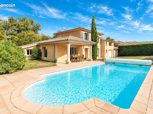 Villa 8 pièces 172 m²