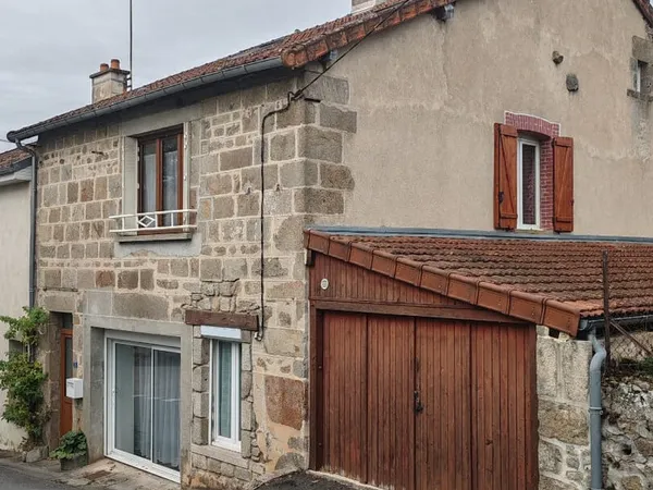 Maison Felletin 7 pièce(s) 143 m2 , cinq chambres , garage et jardin attenant.