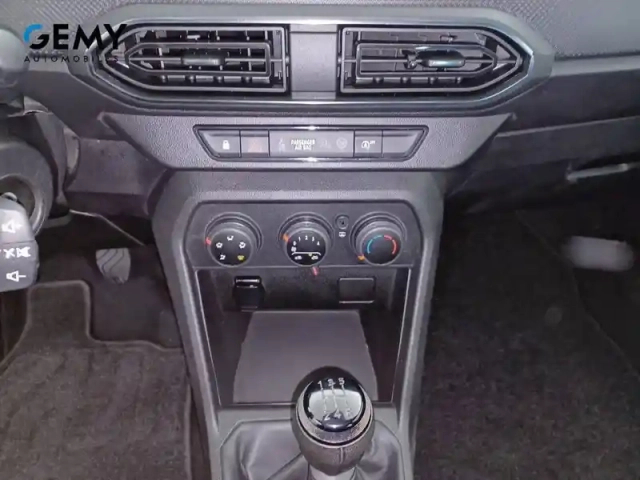 Dacia Sandero sce 65 — photo 49