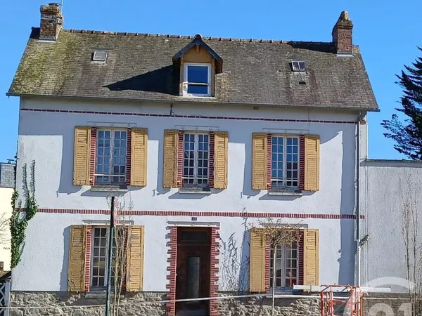 Maison 7 pièces 305 m²