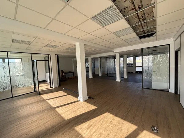 Bureaux à louer fraichement rénové