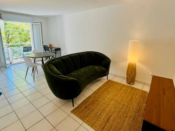 T2 meublé rénové - Nîmes Vacquerolles - Climatisation, balcon et parking privatif