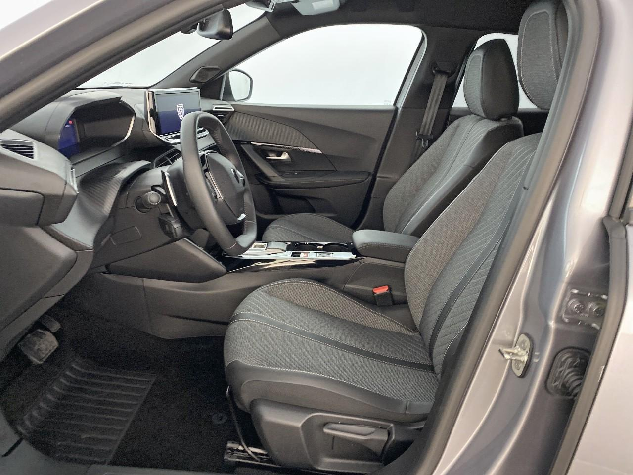 Peugeot 2008 130 s&s eat8 allure — photo 9