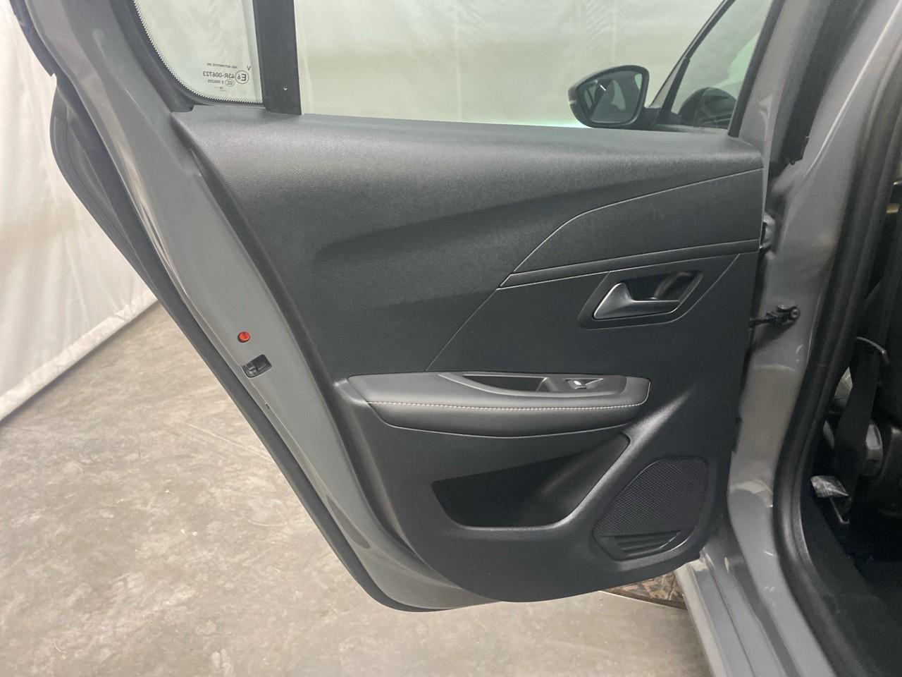 Peugeot 208 100 s&s bvm6 allure — photo 27