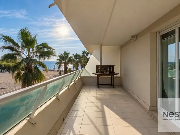 FREJUS PLAGE T2 TERRASSE GARAGE