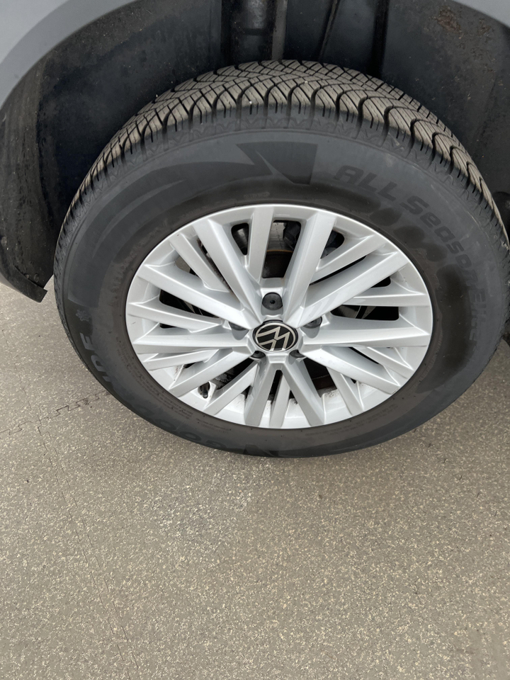 Volkswagen T-Roc — photo 33