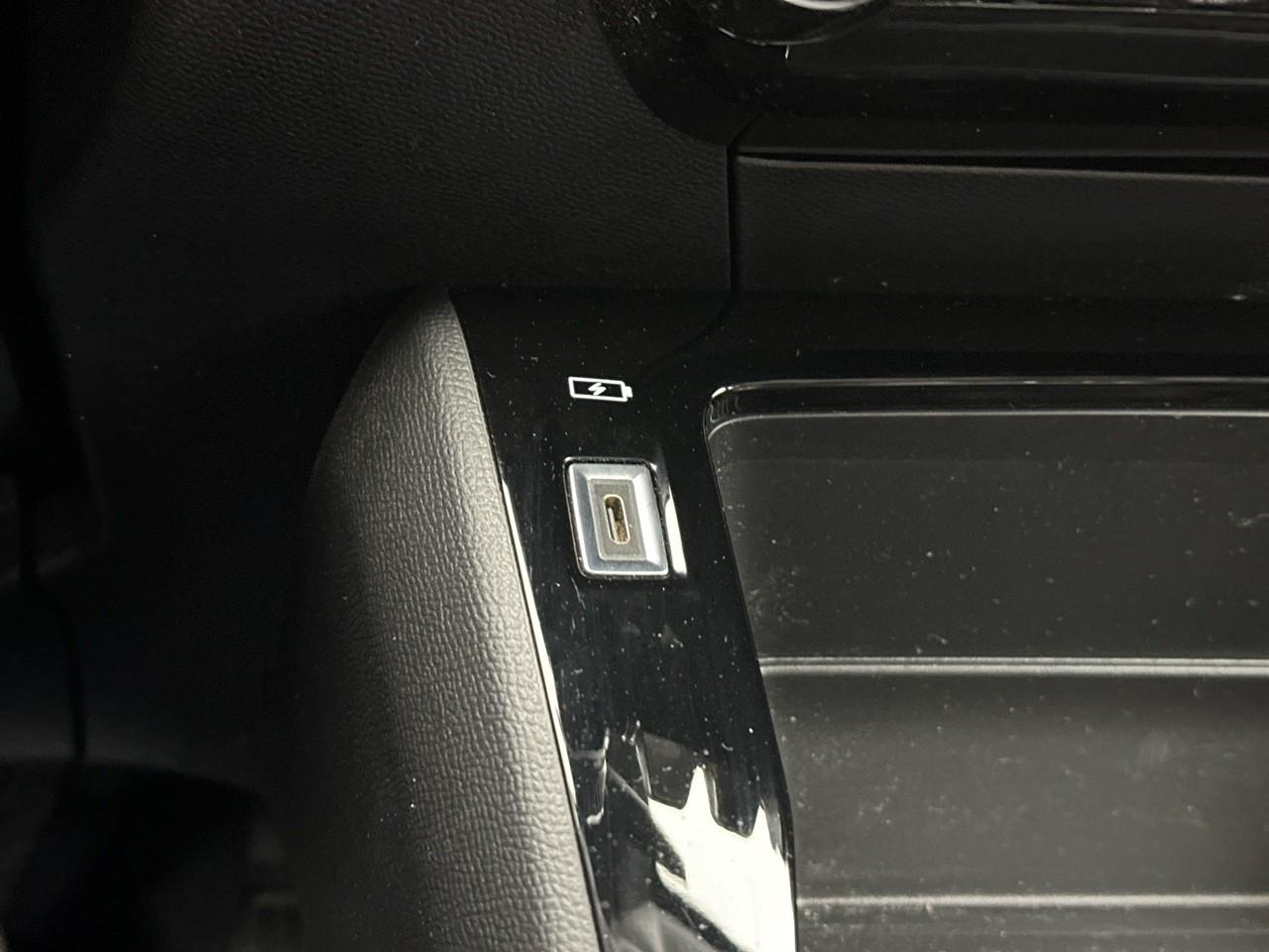 Peugeot 208 electrique 50 kwh 136ch like — photo 27