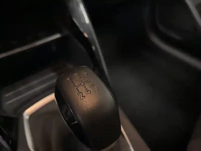 Peugeot 208 puretech 75 s&amp;s bvm5 — photo 49