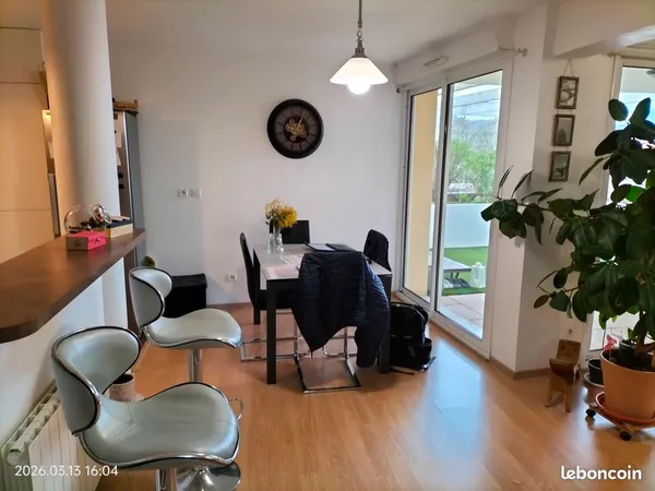 Urgent bel appartement T4/5 avec grande terrasse et garage double