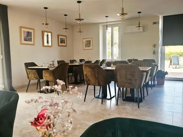 À vendre - Fonds de commerce Bar-Restaurant Licence IV avec logement de fonction - Berlou (34)